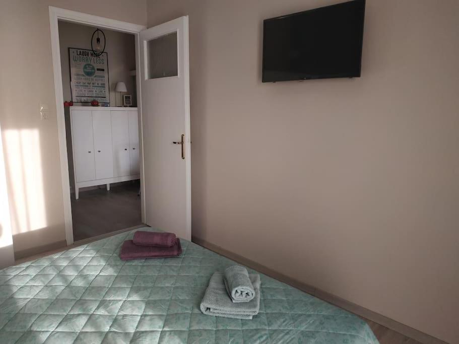 Athens View Apartment Near Metro Station Agia Marina Exterior photo